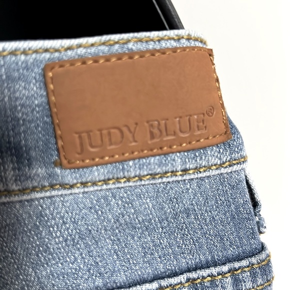 Judy Blue LA Skinny Jeans w/ rips on thighs & raw cuff. More like size 11. - Picture 6 of 8